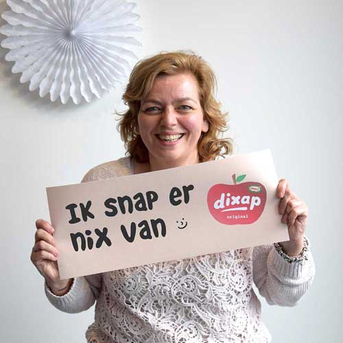 Dixap-fles en fruit in een zonnige setting